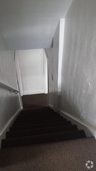 Building Photo - 70 Glenbury St