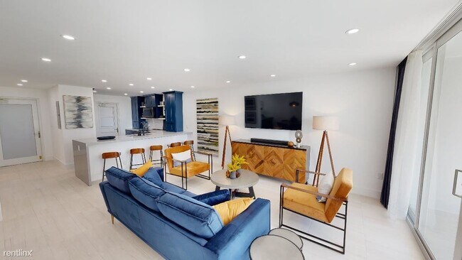 Building Photo - 1 br, 1.5 bath Condo - 2200 NE 33rd Ave