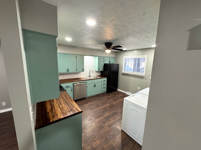 Building Photo - 908 S Crutcher Ave