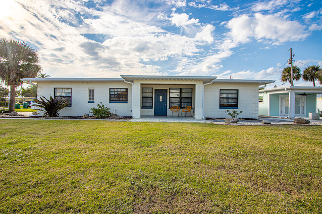 Building Photo - 4605 Ocean Beach Blvd