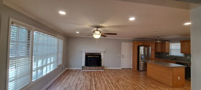 Foto del edificio - Magnificent Remodel Three Bedroom Home!