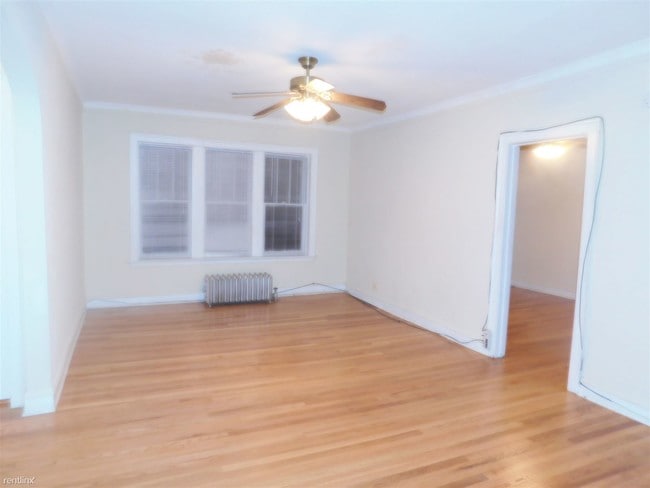 Building Photo - 1 br, 1 bath  - 7516 N Hoyne Ave