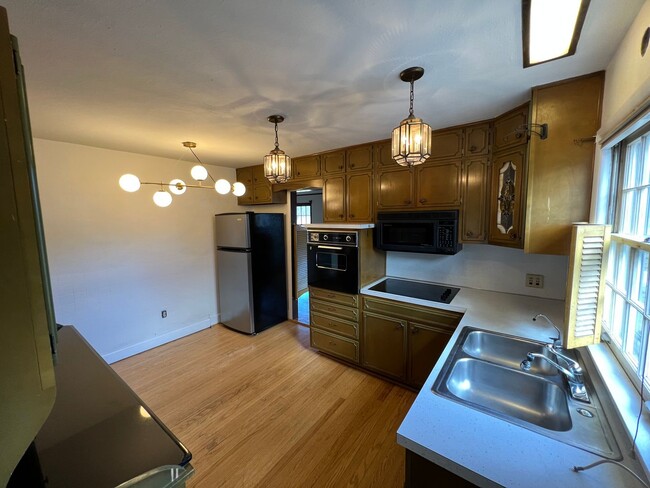 Building Photo - Newly Renovated 4bd/2ba Home in New Albany...