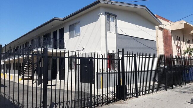 Foto del edificio - 8911 S Figueroa St