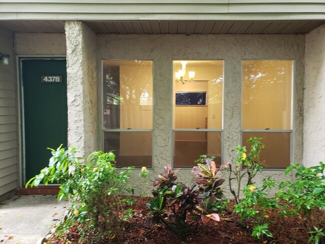 2 Bedroom 2.5 Bath Townhouse with covered parking - 2 Bedroom 2.5 Bath Townhouse with covered parking