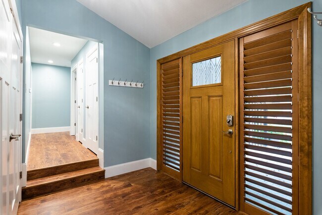 Foto del edificio - Beautiful 3 Bed Overland Park Ranch Home NEWLY REMODELED