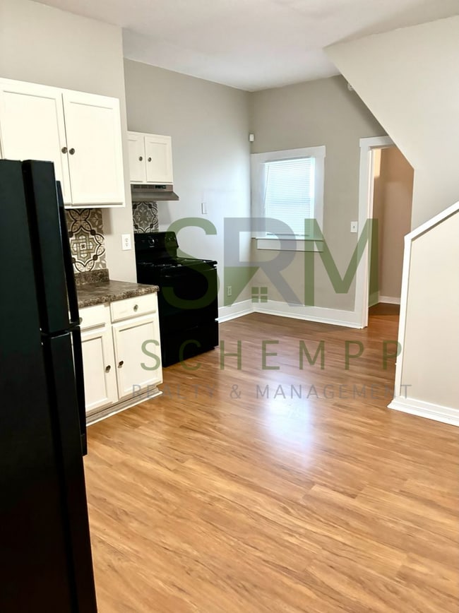 Building Photo - Spacious 4 bedroom in Portland-Section 8 Accepted **1/2 off first months rent**