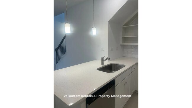 Foto del edificio - 563 Cherry Elm Dr