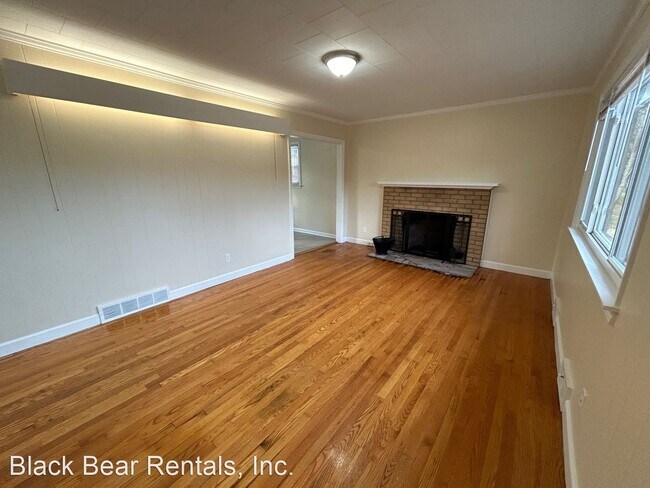 Foto del edificio - 3 br, 2 bath House - 11 Edgewood Rd. S