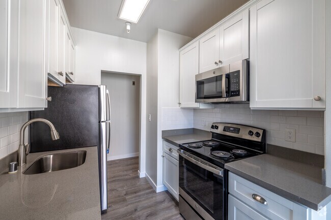 1 habitación, 1 baño - 810 pies cuadrados - Cocina - Lake Park Terrace Apartments