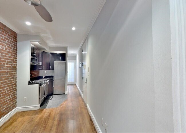 Building Photo - 321 W 16th ST