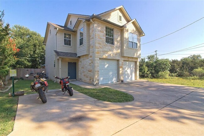 Foto del edificio - 2903 Whisper Oaks Ln