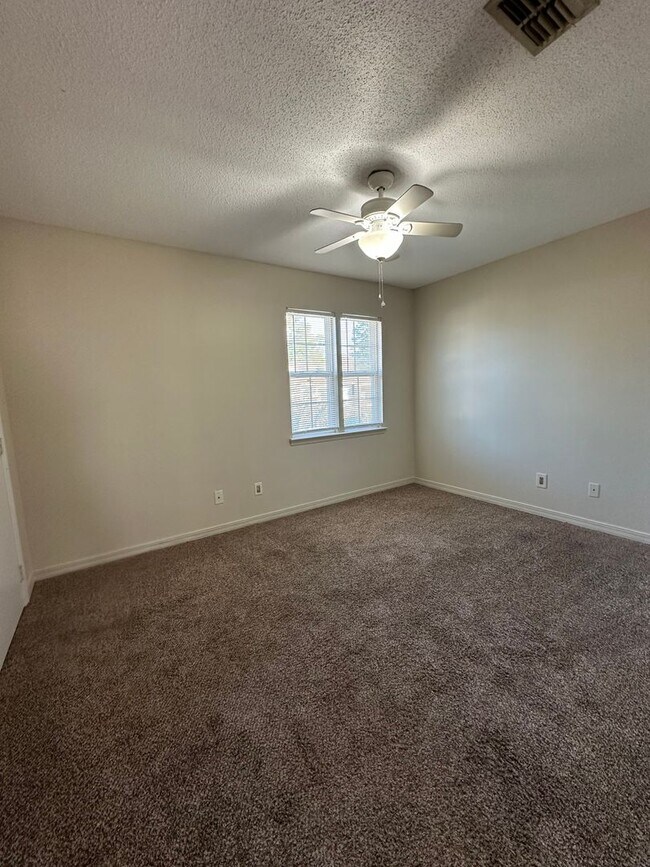 Building Photo - 105 Inlet Reach Cir