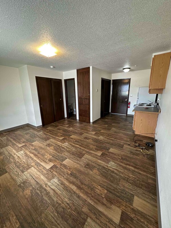 Foto del edificio - 320 Oak Ave N