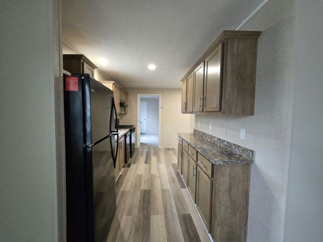 Foto del edificio - 325 Brutus Dr