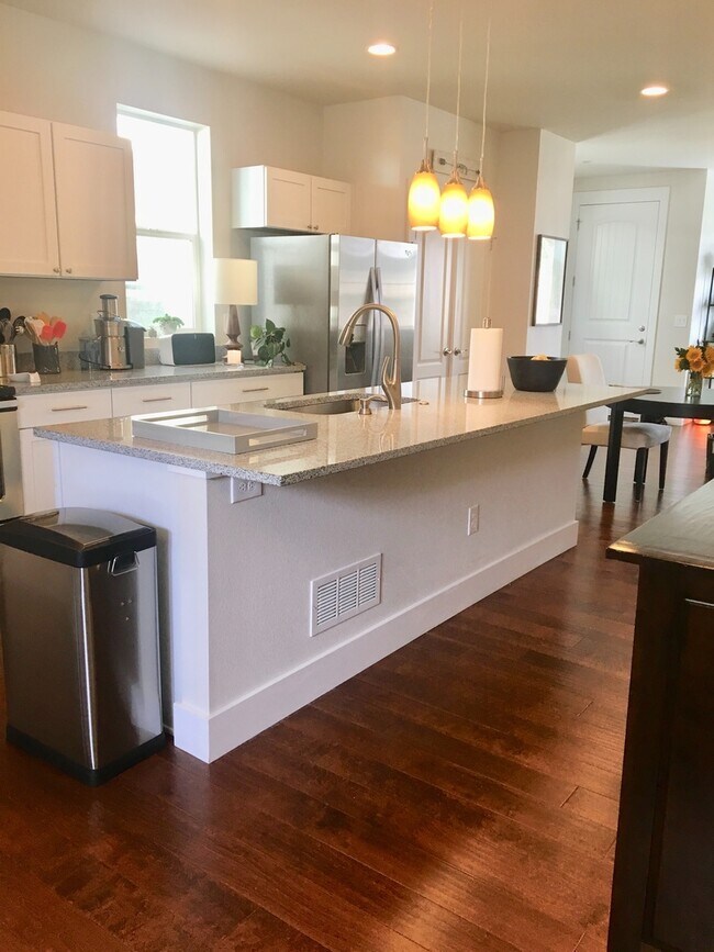 Building Photo - Luxury in Old Town Lafayette for Lease! MU...