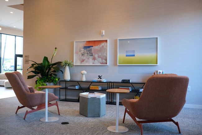 Building Photo - Skyline On Stokes