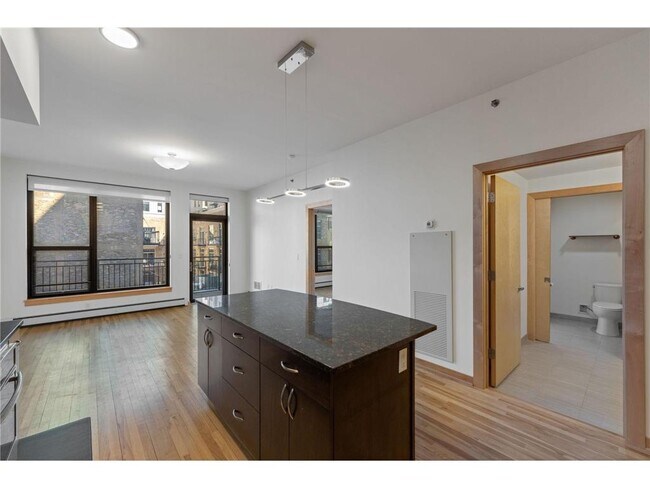 Foto del edificio - 740 Portland Ave