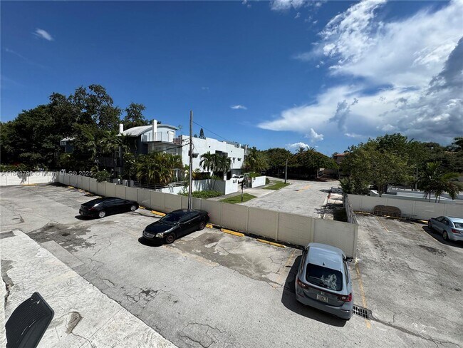 Building Photo - 3300 S Dixie Hwy