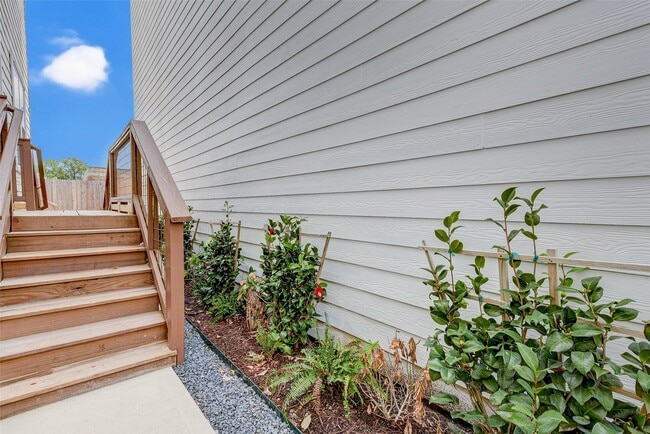 Building Photo - 2516 Ohsfeldt St