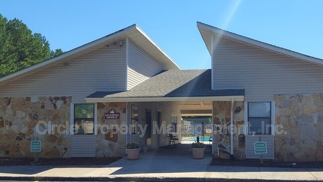 Building Photo - 3930 Pulaski Pike NW