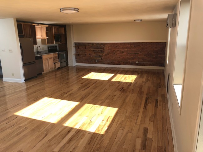 kitchen / dinning - 124 Water St