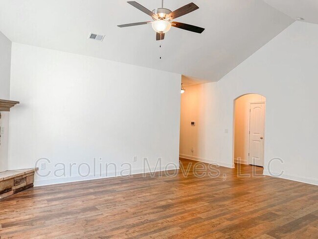 Foto del edificio - 116 Forest Ridge Way