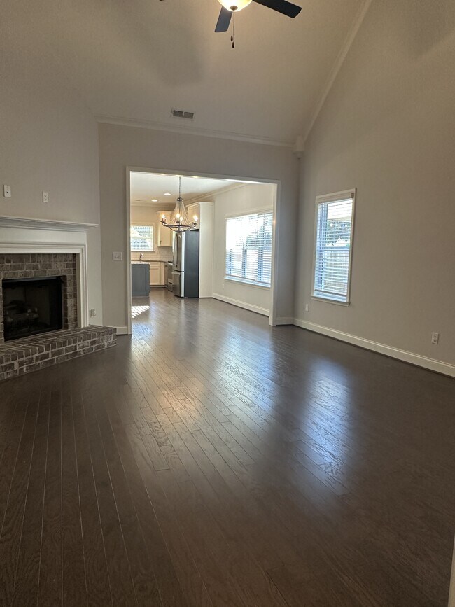 Building Photo - 2090 Springfield Dr