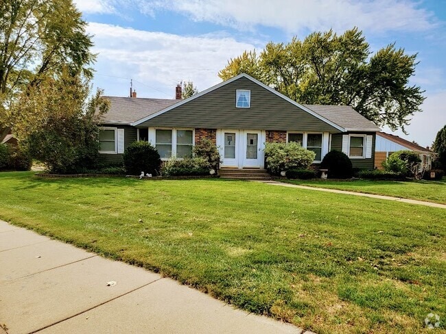 Building Photo - 1706 Ford Pkwy