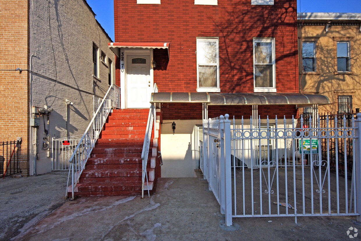 Foto del edificio - 32-70 38th St