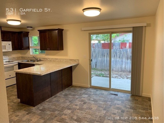 Building Photo - 531 Garfield St