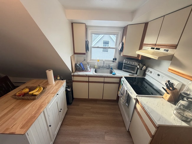 Building Photo - 156 Morrison Ave