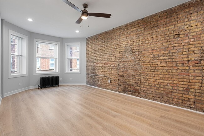 Building Photo - 7383 N Damen Ave
