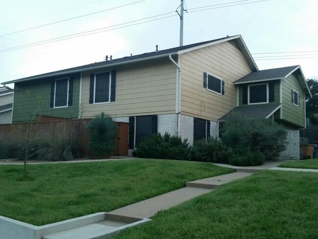 Building Photo - 7204 Creekside Dr