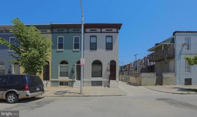 Photo - 901 N Montford Avenue Unit Townhome