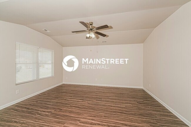 Foto del edificio - 3 Bedroom Pet-Friendly Home in MONTEVALLO, AL with Main Street Renewal
