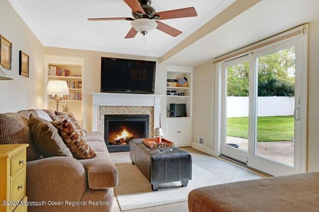 Building Photo - 10 Teabury Ln