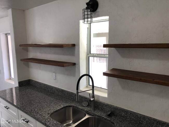 Foto del edificio - 2500 E Seneca St