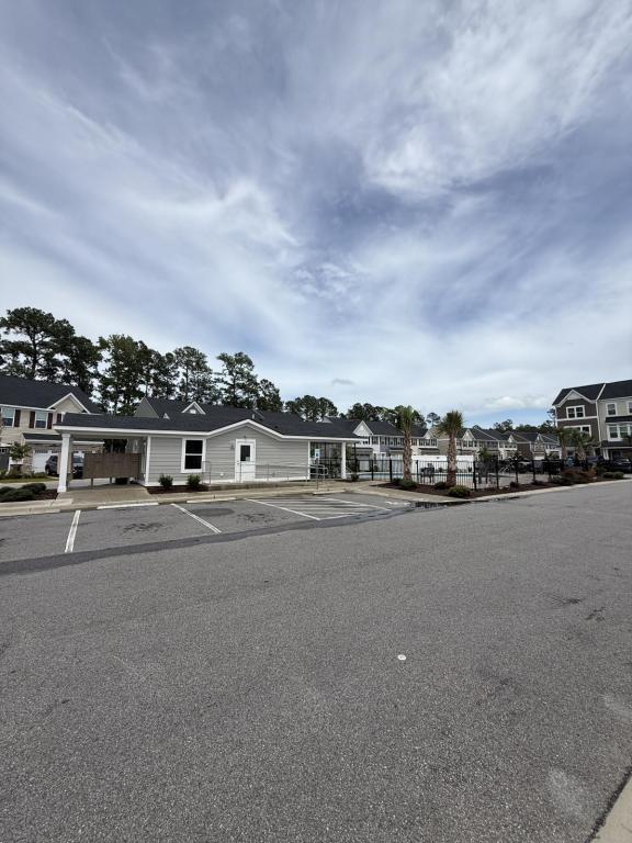 Building Photo - 331 Golan Cir