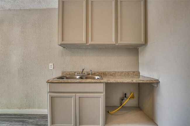 Foto del edificio - 4820 Oak Ave