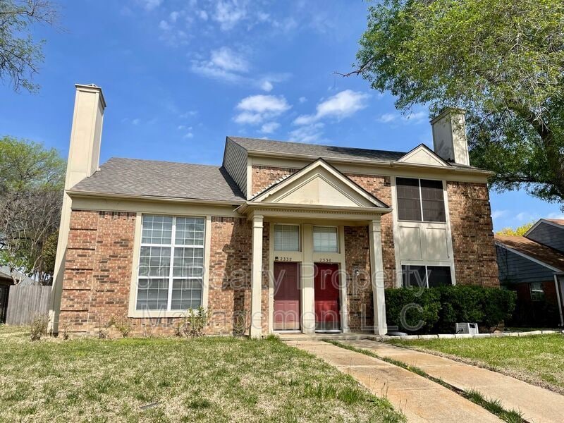 Foto principal - 2332 Forestbrook Dr