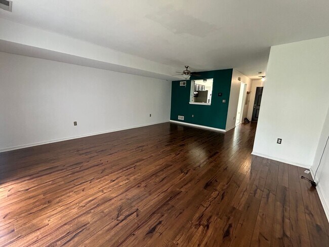 Building Photo - Townhome For Rent in Lancaster