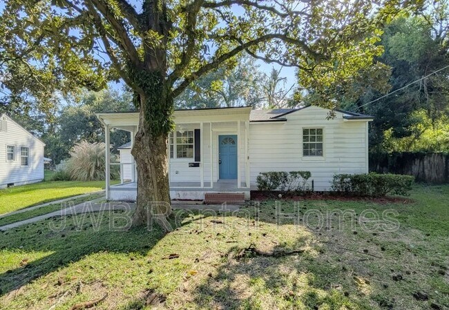 Foto del edificio - 5517 Lakewood Cir E