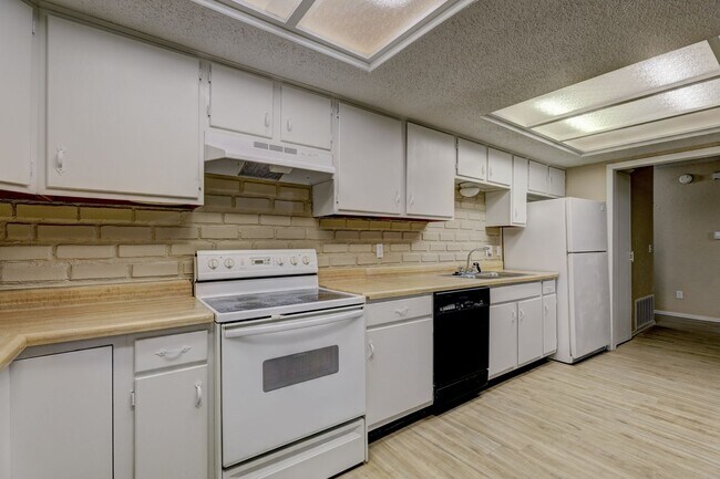 Foto del edificio - Spacious 3 bedroom house in Norman