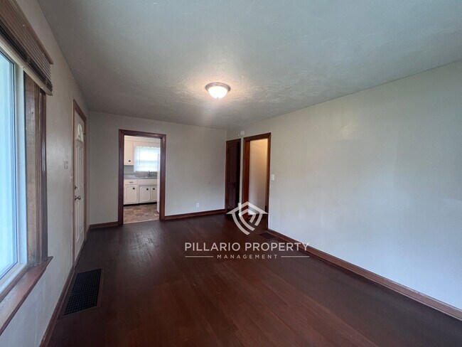 Building Photo - Renovated 2 Bedroom / 1 Bathroom in Anders...