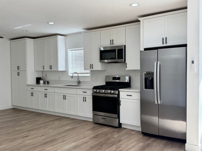 Foto del edificio - 5773 Angela Ave