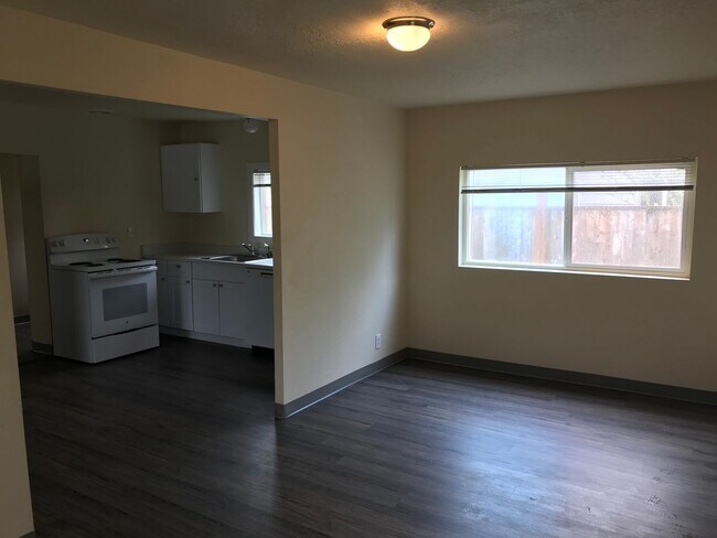 Foto del edificio - [HUD 1087] 2 Bedroom 2 Bathroom w/ Large Back Yard