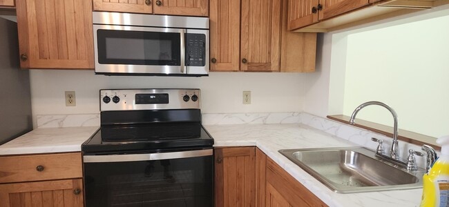 Building Photo - 6832 Palmetto Cir S