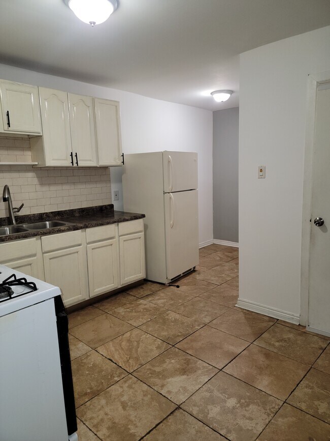 Building Photo - 3032 S 48th Ct