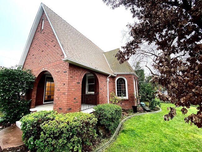 Building Photo - Beautiful Curtis Park 4 Bedroom Brick Tudor!